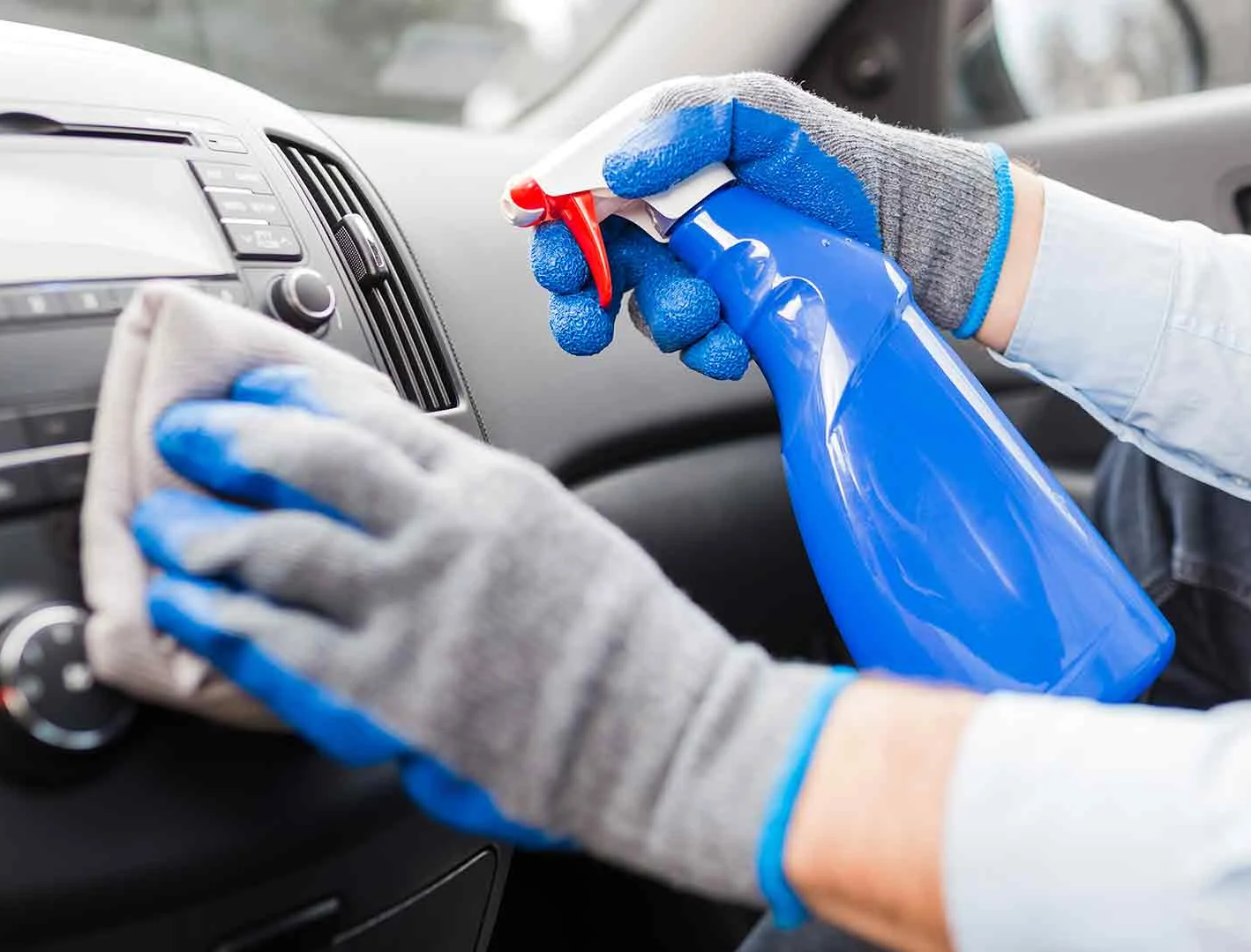 Limpiar el interior del coche: trucos y consejos